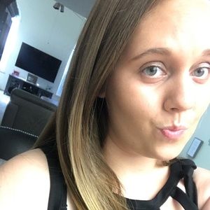 Meet your Posher, Courtney